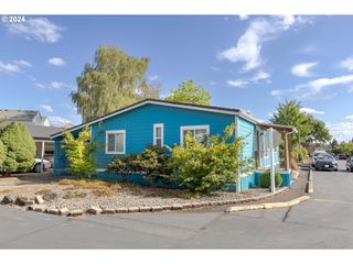 301 E COLUMBIA Dr 40, Newberg, OR 97132