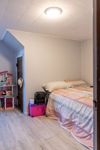 74 Gates Ave, East Longmeadow, MA 01028