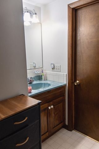 74 Gates Ave, East Longmeadow, MA 01028