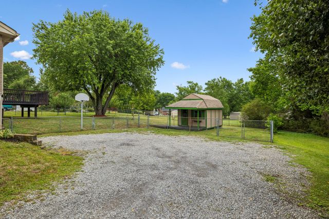 700 Volunteer Dr, White House, TN 37188