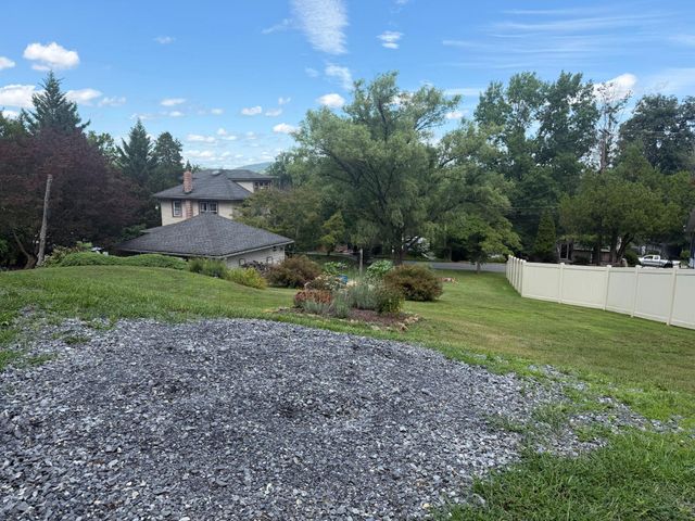 236 SEYFERT DR, Birdsboro, PA 19508