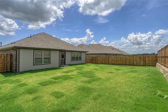 610 Ridgewood Drive, Van Alstyne, TX 75495