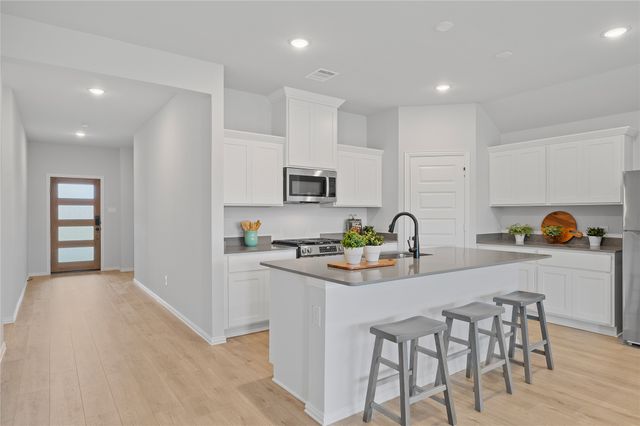 610 Ridgewood Drive, Van Alstyne, TX 75495