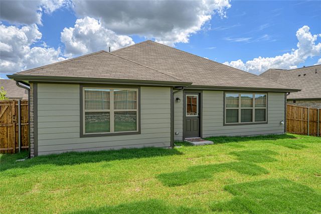 610 Ridgewood Drive, Van Alstyne, TX 75495