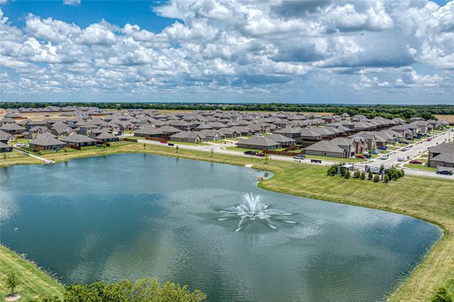 610 Ridgewood Drive, Van Alstyne, TX 75495