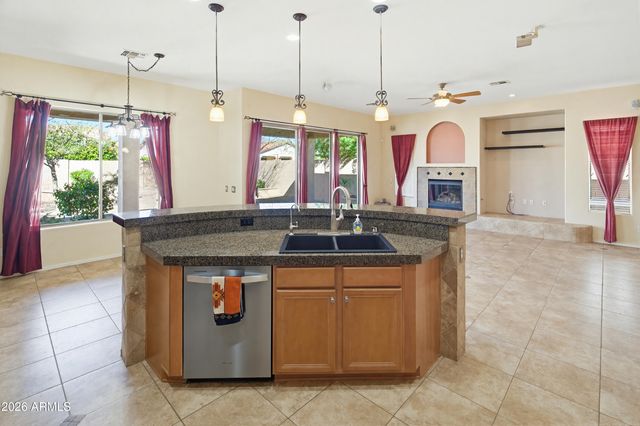 2406 E GLACIER Place, Chandler, AZ 85249