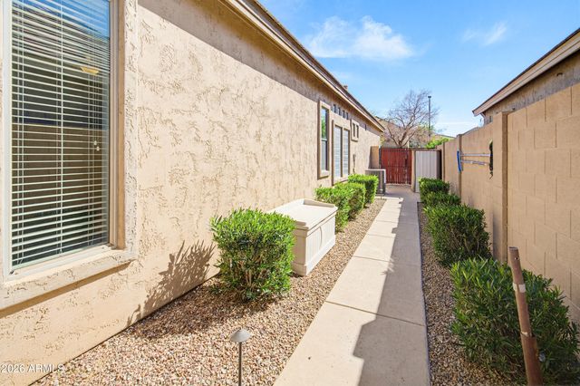2406 E GLACIER Place, Chandler, AZ 85249