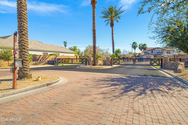 2406 E GLACIER Place, Chandler, AZ 85249