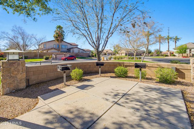 2406 E GLACIER Place, Chandler, AZ 85249