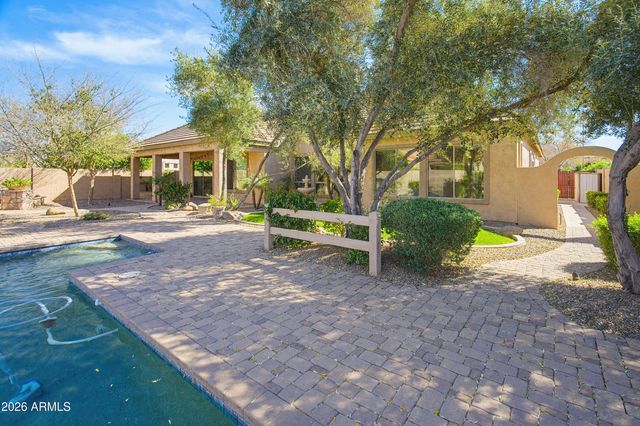 2406 E GLACIER Place, Chandler, AZ 85249
