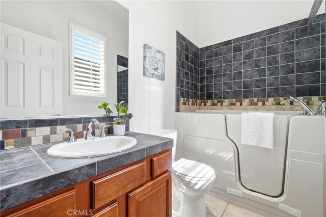 2943 W Meyers Road, San Bernardino, CA 92407