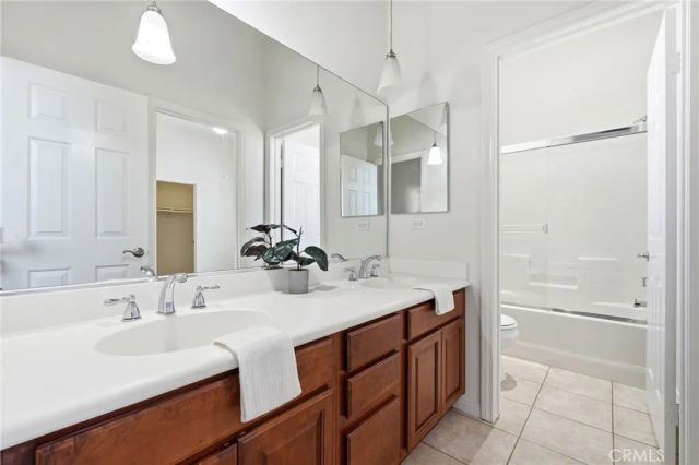 2943 W Meyers Road, San Bernardino, CA 92407