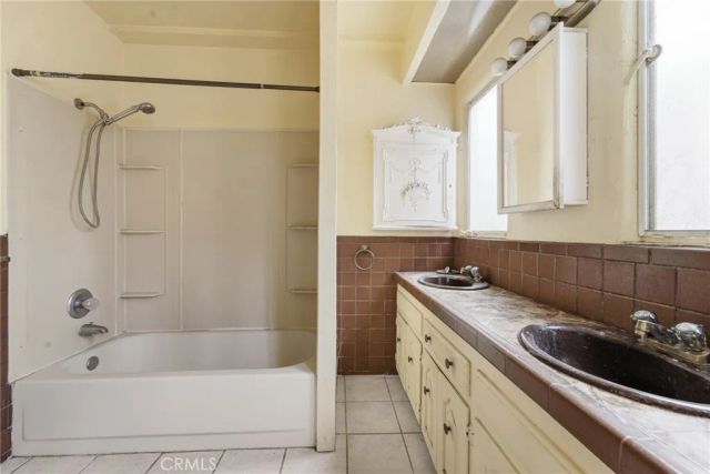 11117 Kling Street, West Toluca Lake, CA 91602