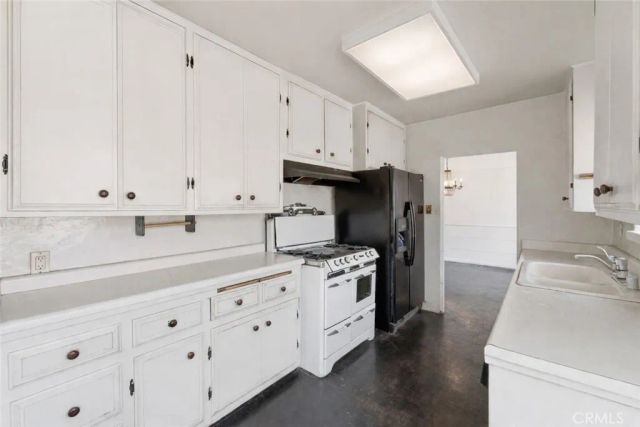 11117 Kling Street, West Toluca Lake, CA 91602