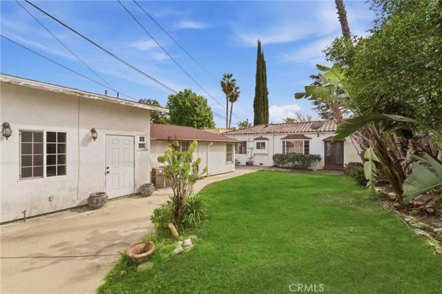 11117 Kling Street, West Toluca Lake, CA 91602