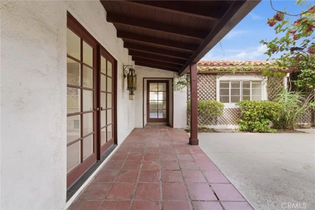 11117 Kling Street, West Toluca Lake, CA 91602