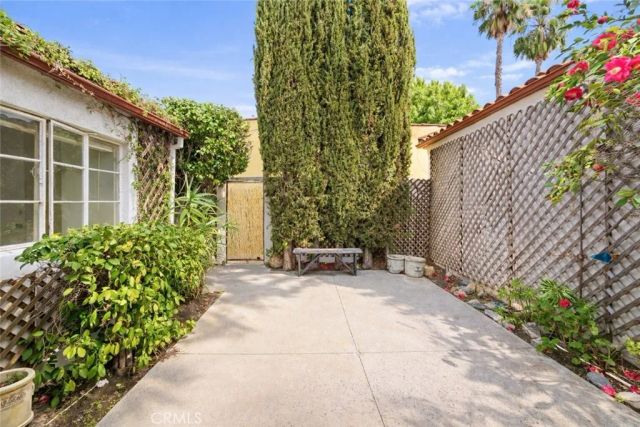 11117 Kling Street, West Toluca Lake, CA 91602