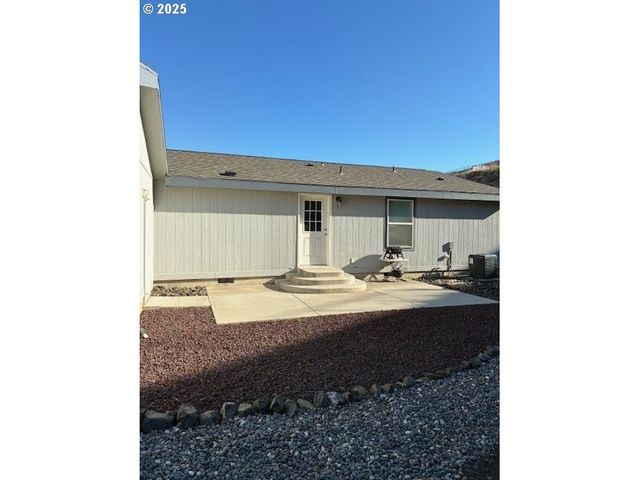 3108 Sw RIVER VIEW Dr, Pendleton, OR 97801