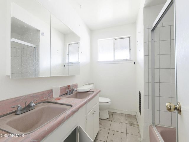 13500 Strathern Street, Panorama City, CA 91402