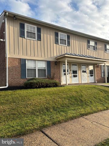 4 KEARNEY DR, North Wales, PA 19454