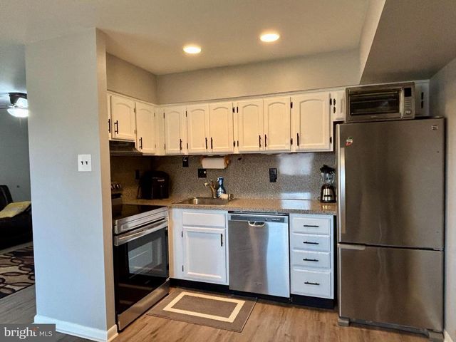 4 KEARNEY DR, North Wales, PA 19454