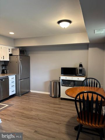 4 KEARNEY DR, North Wales, PA 19454