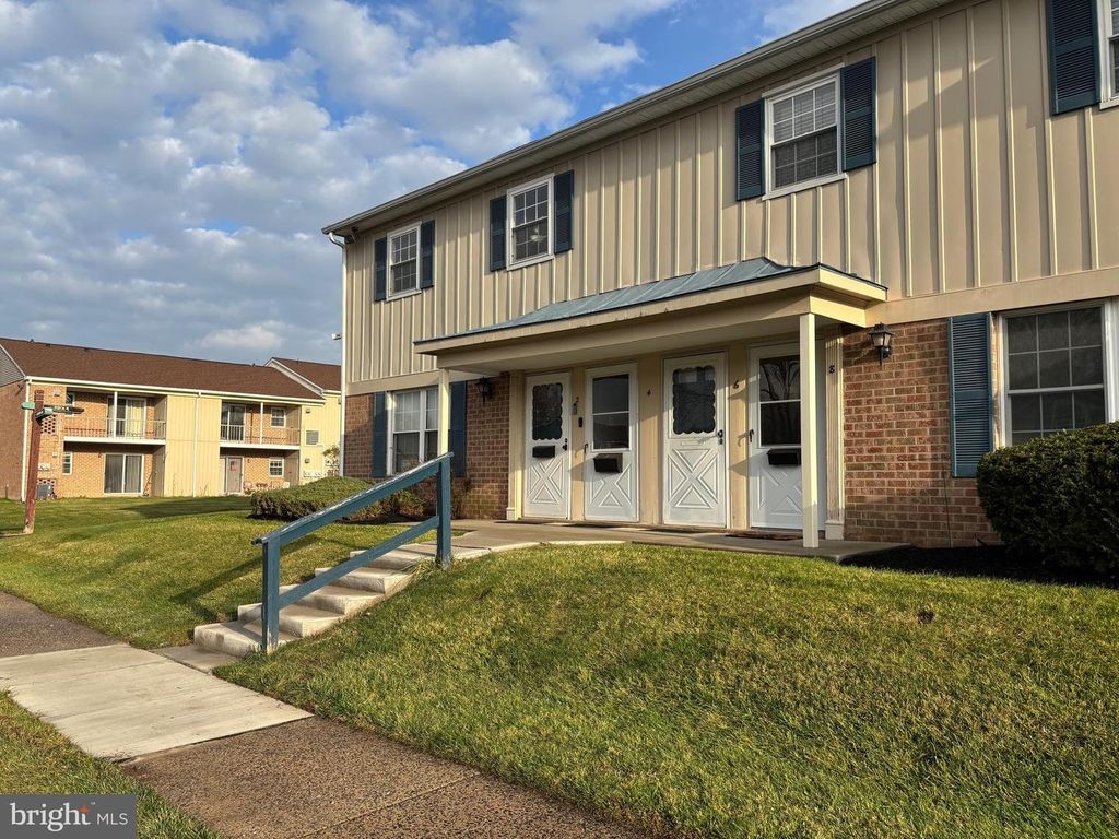 4 KEARNEY DR, North Wales, PA 19454