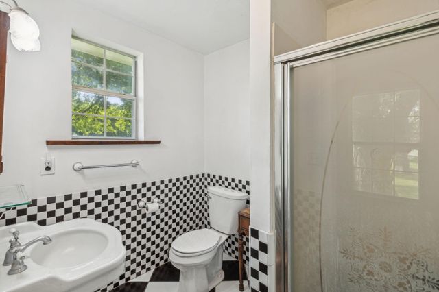 405 W Clifton Street, Pilot Point, TX 76258