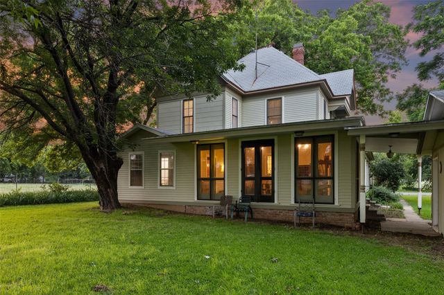405 W Clifton Street, Pilot Point, TX 76258