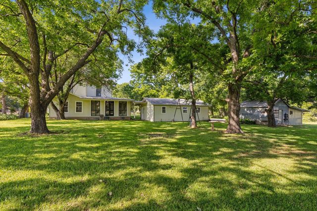 405 W Clifton Street, Pilot Point, TX 76258