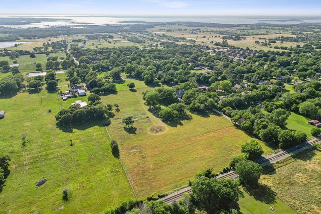 405 W Clifton Street, Pilot Point, TX 76258