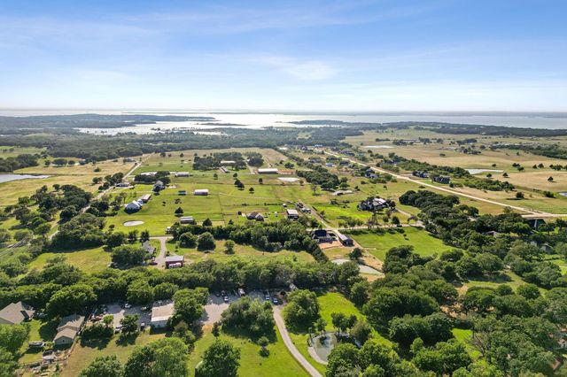 405 W Clifton Street, Pilot Point, TX 76258