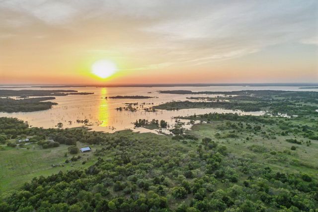 405 W Clifton Street, Pilot Point, TX 76258