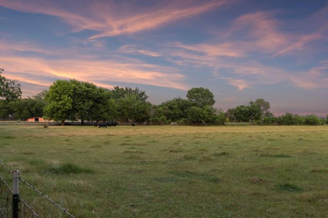 405 W Clifton Street, Pilot Point, TX 76258