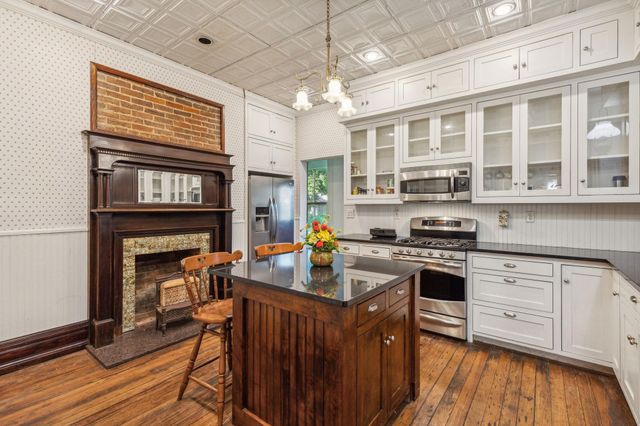 405 W Clifton Street, Pilot Point, TX 76258