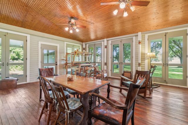 405 W Clifton Street, Pilot Point, TX 76258