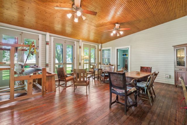 405 W Clifton Street, Pilot Point, TX 76258