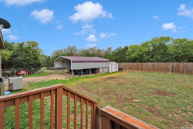 592 Private Road 1510, Bandera, TX 78003