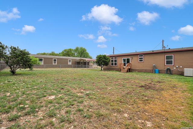 592 Private Road 1510, Bandera, TX 78003