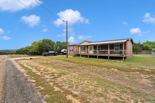 592 Private Road 1510, Bandera, TX 78003