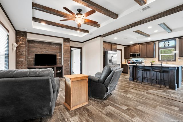 592 Private Road 1510, Bandera, TX 78003