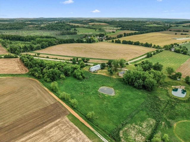 W3940 Campbell DRIVE, Campbellsport, WI 53010
