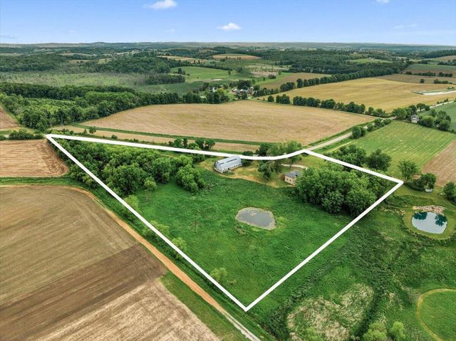 W3940 Campbell DRIVE, Campbellsport, WI 53010