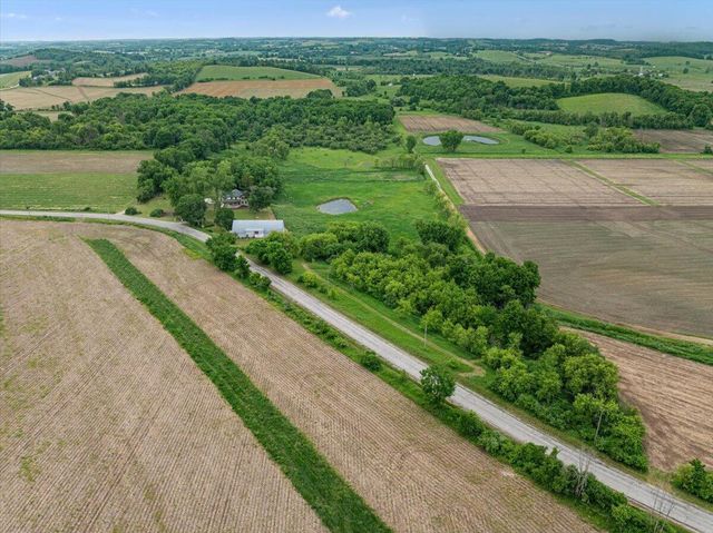 W3940 Campbell DRIVE, Campbellsport, WI 53010