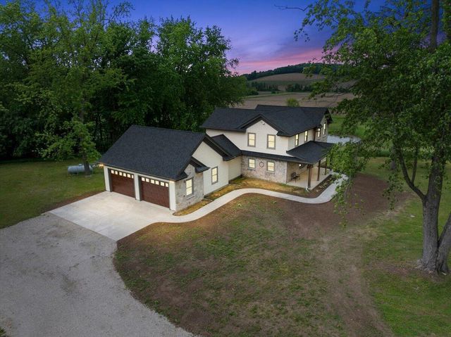 W3940 Campbell DRIVE, Campbellsport, WI 53010