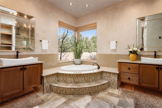 4 W Golden Eagle, Santa Fe, NM 87506