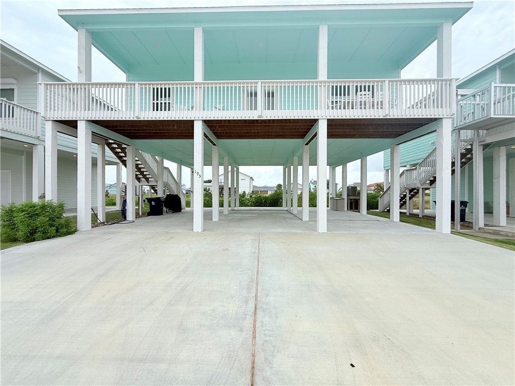 195 Paradise Dr, Rockport, TX 78382 — exterior