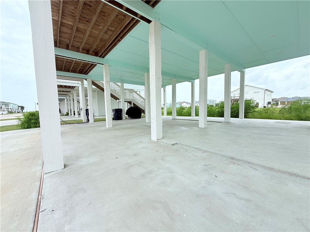 195 Paradise Dr, Rockport, TX 78382 — photo 3