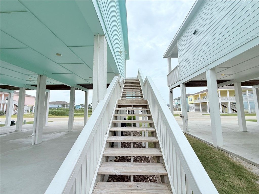 195 Paradise Dr, Rockport, TX 78382 — photo 4