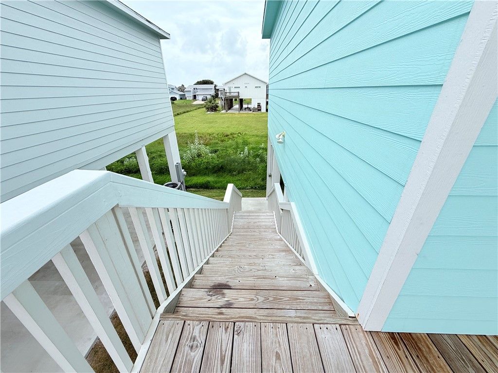 195 Paradise Dr, Rockport, TX 78382 — photo 5